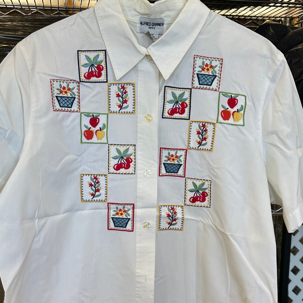 Alfred Dunner Vntage White button down with summer Embroidery